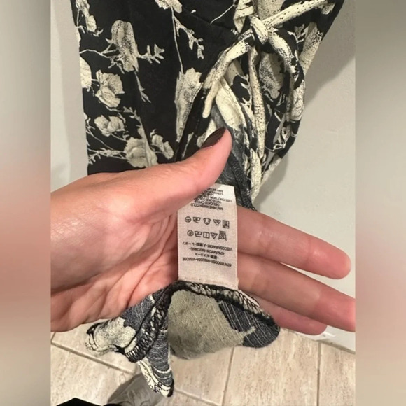 Gently used Free People Wrap dress in black floral‎ print.  Size XS G0199 - Picture 5 of 11